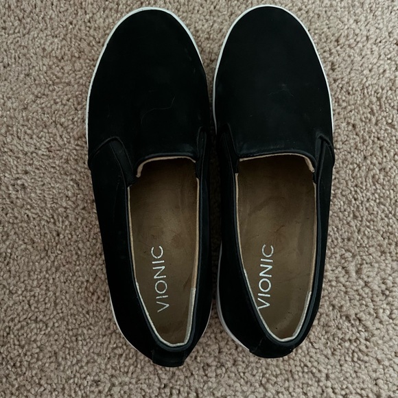 Vionic Women’s Slip On Shoes size 8 - Picture 2 of 6